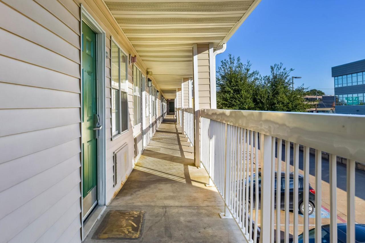 Hometowne Studios By Red Roof Dallas - North Addison - Tollway Eksteriør billede