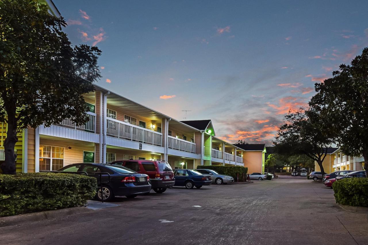 Hometowne Studios By Red Roof Dallas - North Addison - Tollway Eksteriør billede