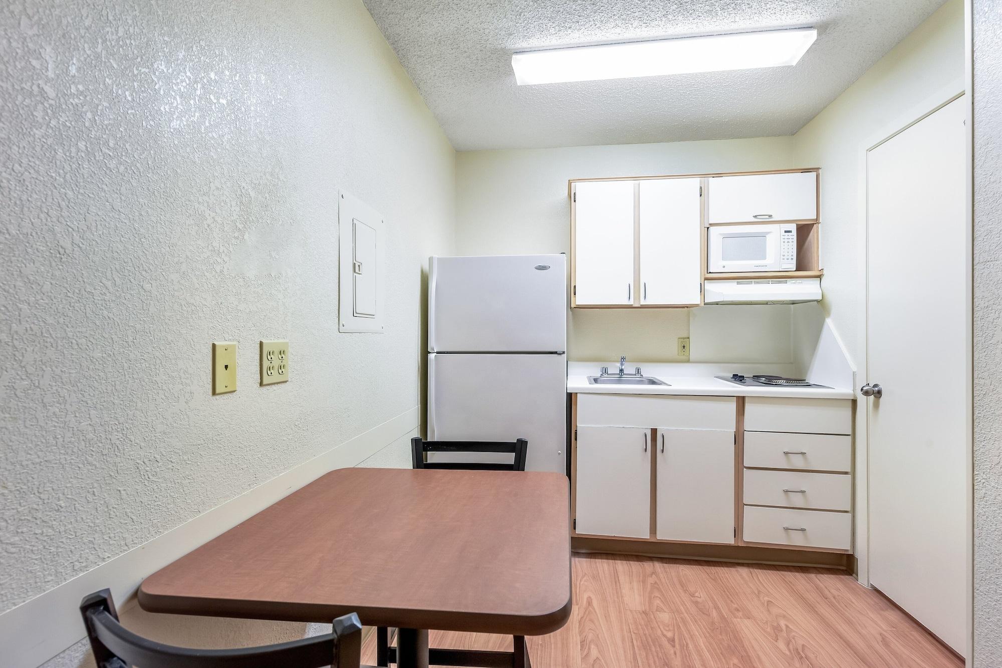 Hometowne Studios By Red Roof Dallas - North Addison - Tollway Eksteriør billede