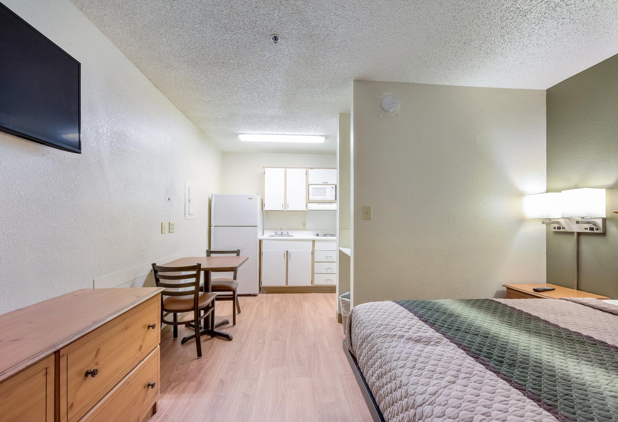 Hometowne Studios By Red Roof Dallas - North Addison - Tollway Eksteriør billede