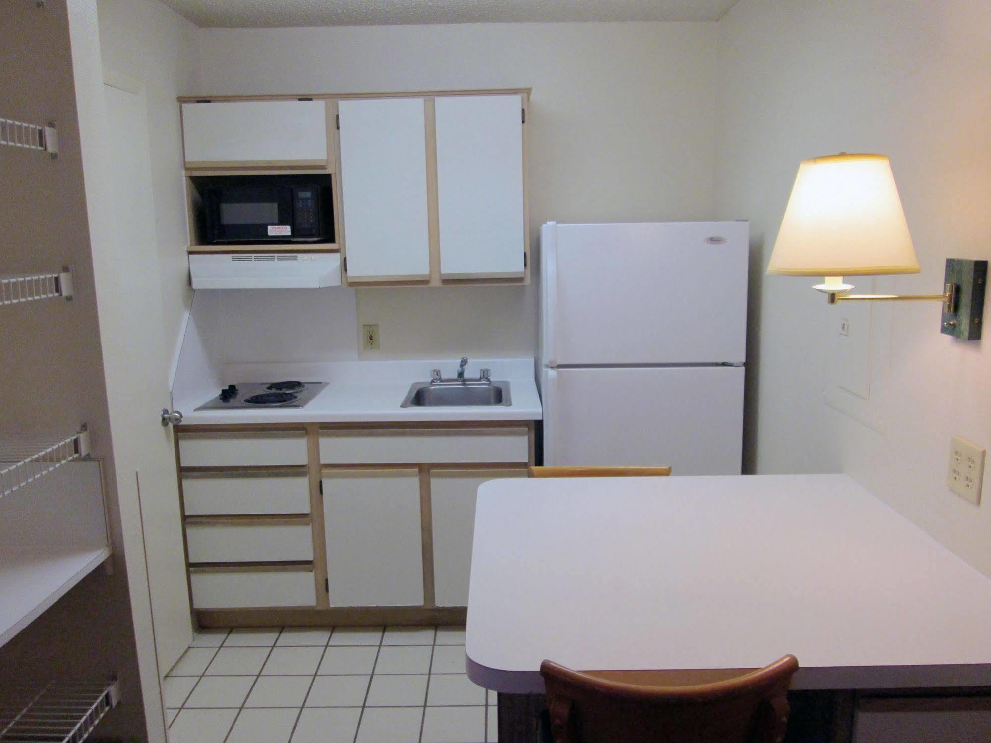 Hometowne Studios By Red Roof Dallas - North Addison - Tollway Eksteriør billede