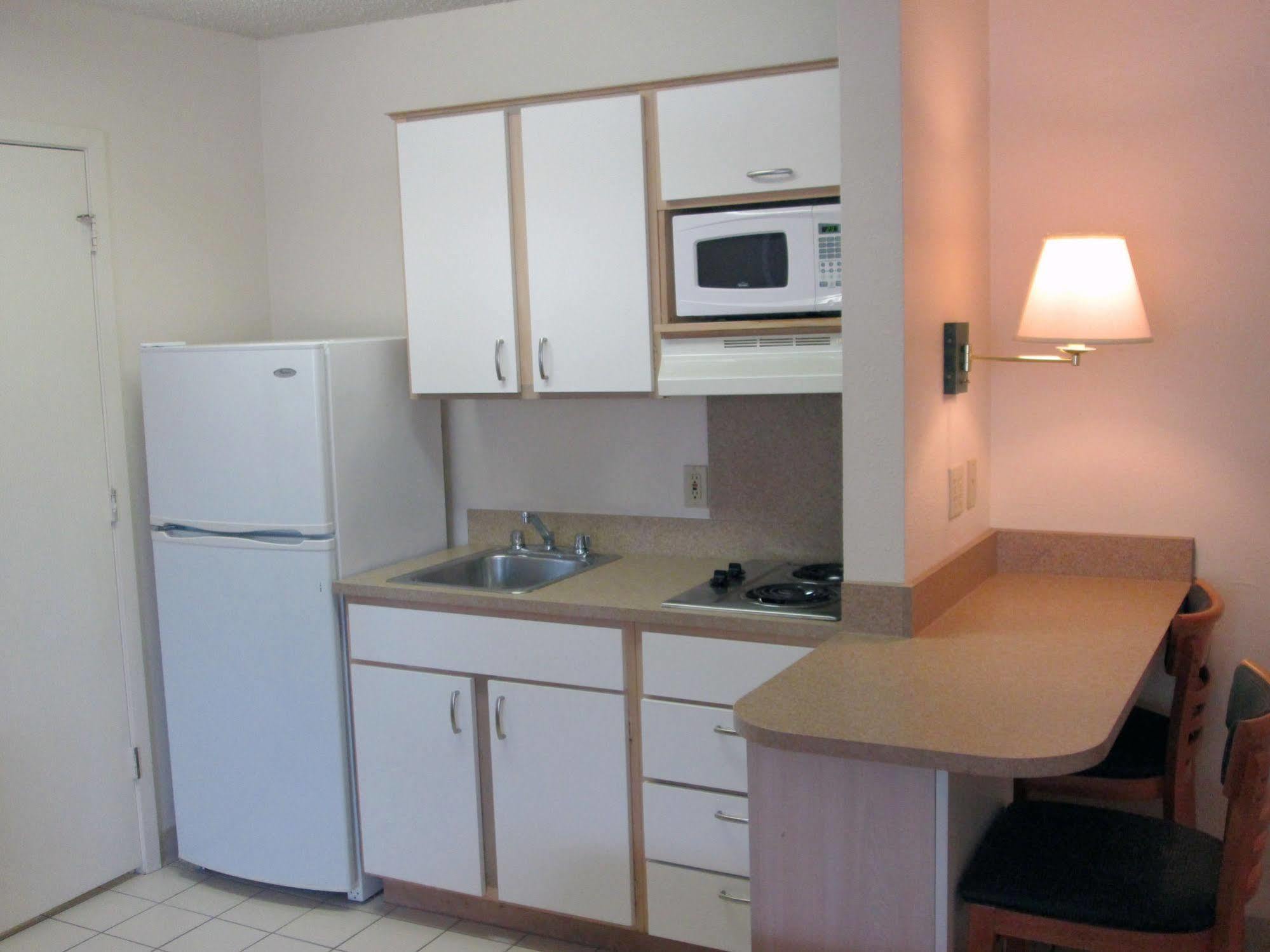 Hometowne Studios By Red Roof Dallas - North Addison - Tollway Eksteriør billede