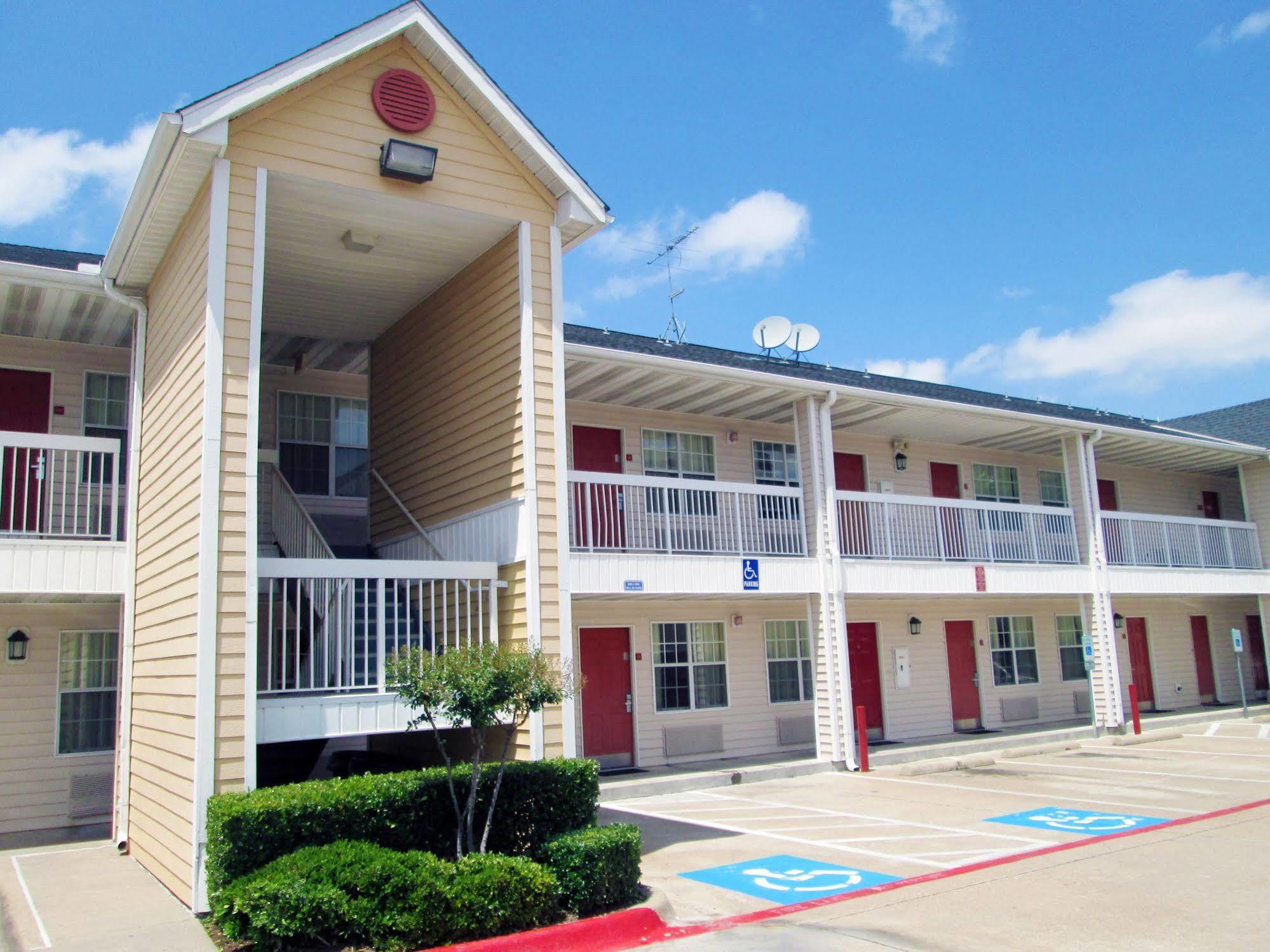 Hometowne Studios By Red Roof Dallas - North Addison - Tollway Eksteriør billede